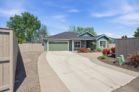 Tiny photo for 3847 Arena Drive, Medford, OR 97504 (MLS # 220220090)