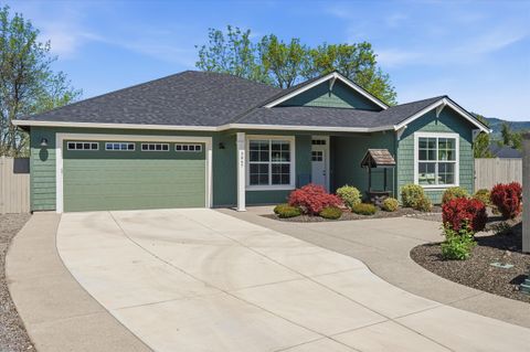 Tiny photo for 3847 Arena Drive, Medford, OR 97504 (MLS # 220220090)