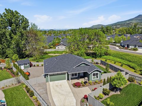 Photo of 3847 Arena Drive, Medford, OR 97504 (MLS # 220220090)