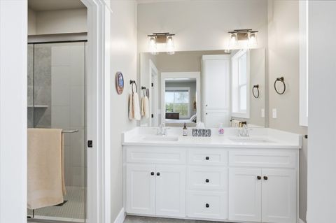 Tiny photo for 3847 Arena Drive, Medford, OR 97504 (MLS # 220220090)