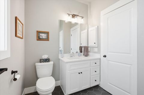 Tiny photo for 3847 Arena Drive, Medford, OR 97504 (MLS # 220220090)