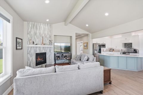 Tiny photo for 3847 Arena Drive, Medford, OR 97504 (MLS # 220220090)