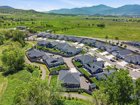 Tiny photo for 3847 Arena Drive, Medford, OR 97504 (MLS # 220220090)