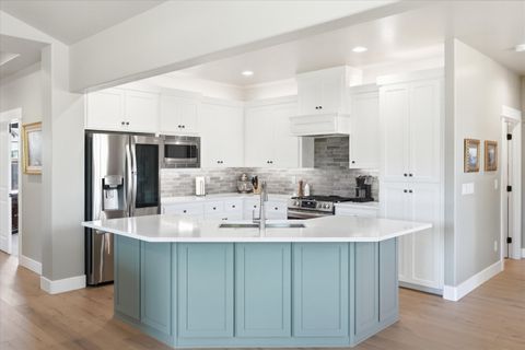 Tiny photo for 3847 Arena Drive, Medford, OR 97504 (MLS # 220220090)