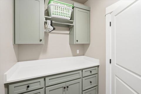 Tiny photo for 3847 Arena Drive, Medford, OR 97504 (MLS # 220220090)