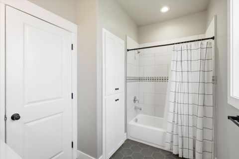 Tiny photo for 3847 Arena Drive, Medford, OR 97504 (MLS # 220220090)