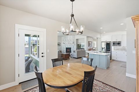 Tiny photo for 3847 Arena Drive, Medford, OR 97504 (MLS # 220220090)