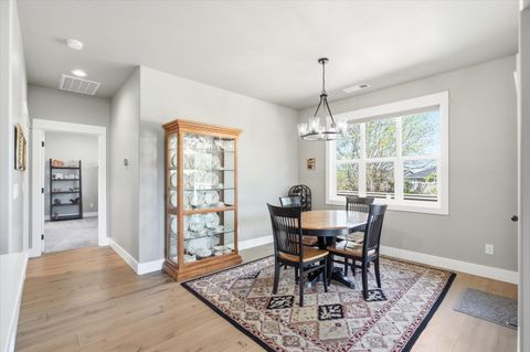 Tiny photo for 3847 Arena Drive, Medford, OR 97504 (MLS # 220220090)