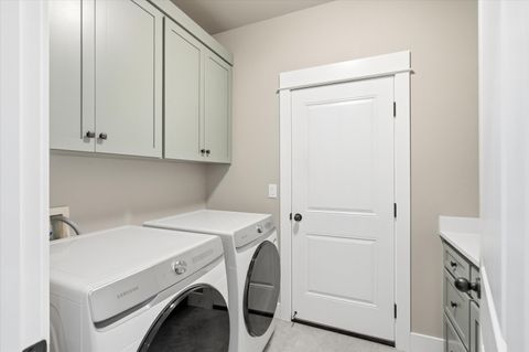 Tiny photo for 3847 Arena Drive, Medford, OR 97504 (MLS # 220220090)