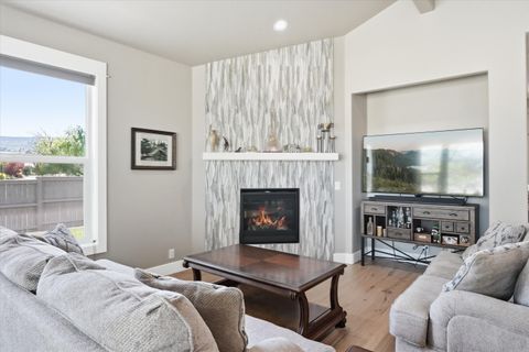 Tiny photo for 3847 Arena Drive, Medford, OR 97504 (MLS # 220220090)