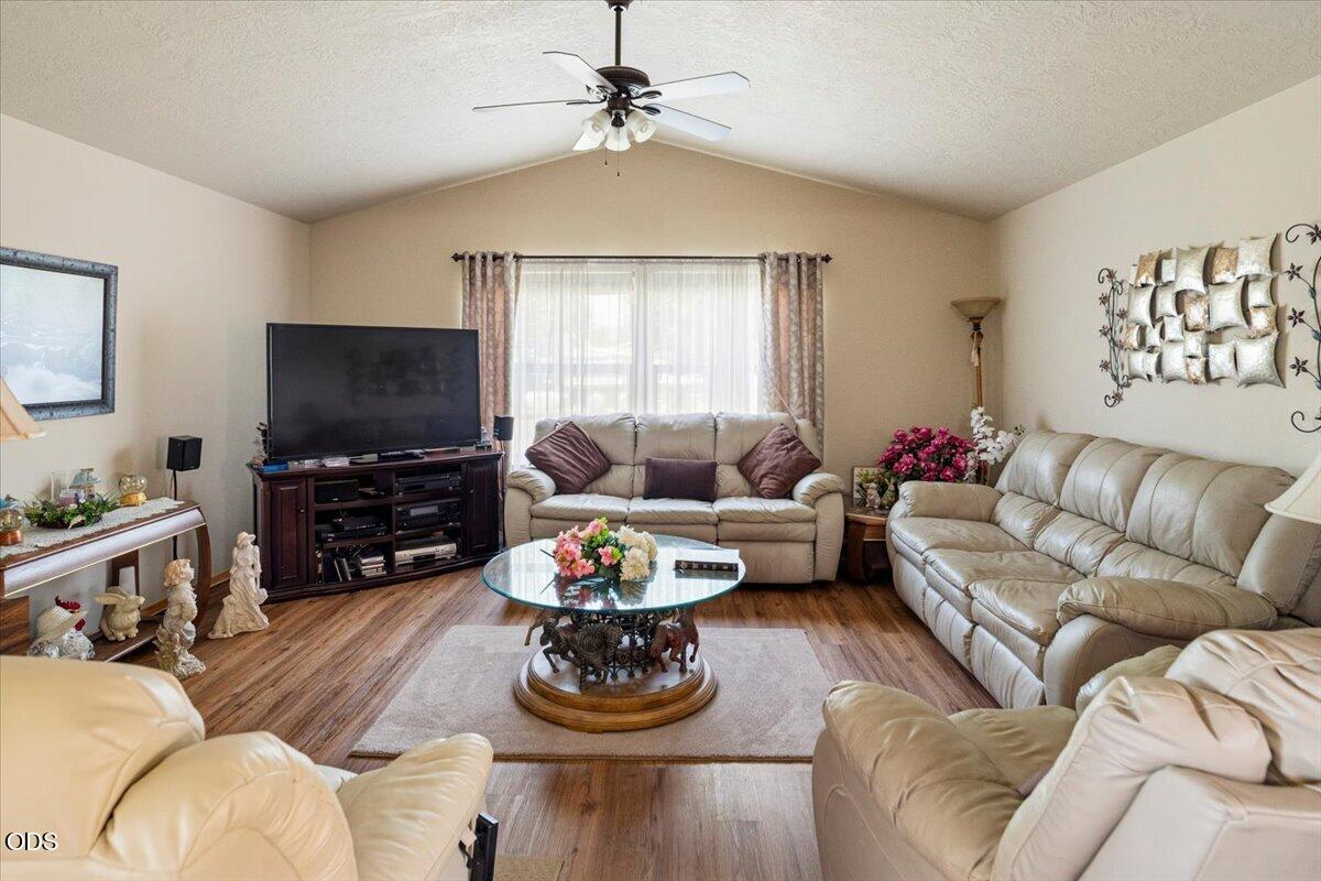 850 NW Quince Avenue