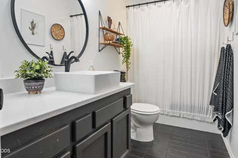 Tiny photo for 1941 NE Desert Court, Bend, OR 97701 (MLS # 220227044)