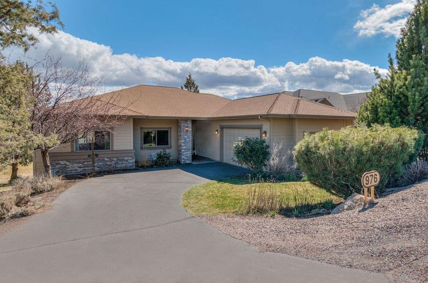 Single level ranch-style home looking over the Eagle Crest  Golf course and overlooking Eagle Crest Resort.. This is an area for 55 and older area. Just a walk away to the  Gold Course Clubhouse. This 2 bedroom 2 bath home has over 2000 SQ. Ft of living space, Open great room looking out the wall of windows over the golf course and out to the valley. Come see what this home has to offer.  Association Amenities: Clubhouse; Firewise Certification; Fitness Center; Golf Course; Landscaping; Park; Pickleball Court(s); Playground; Pool; Resort Community; Restaurant; RV/Boat Storage; Snow Removal; Sport Court; Tennis Court(s); Trail(s)
Community Features: Access to Public Lands; Park; Pickleball Court(s); Playground; Short Term Rentals Not Allowed; Sport Court; Tennis Court(s); Trail(s)