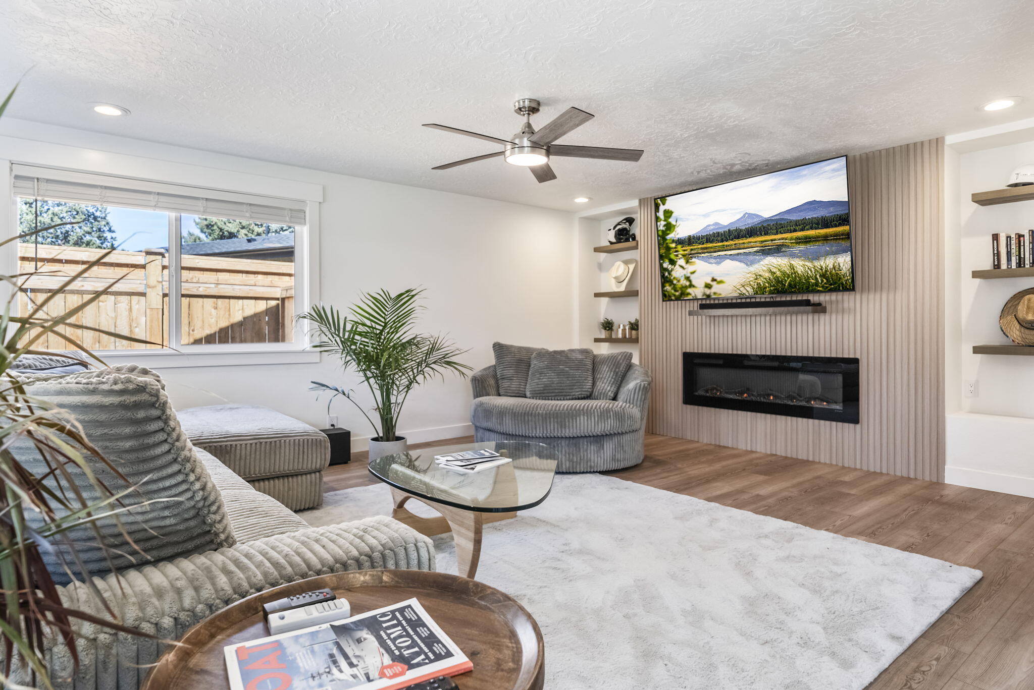 2010 SW Reindeer Avenue