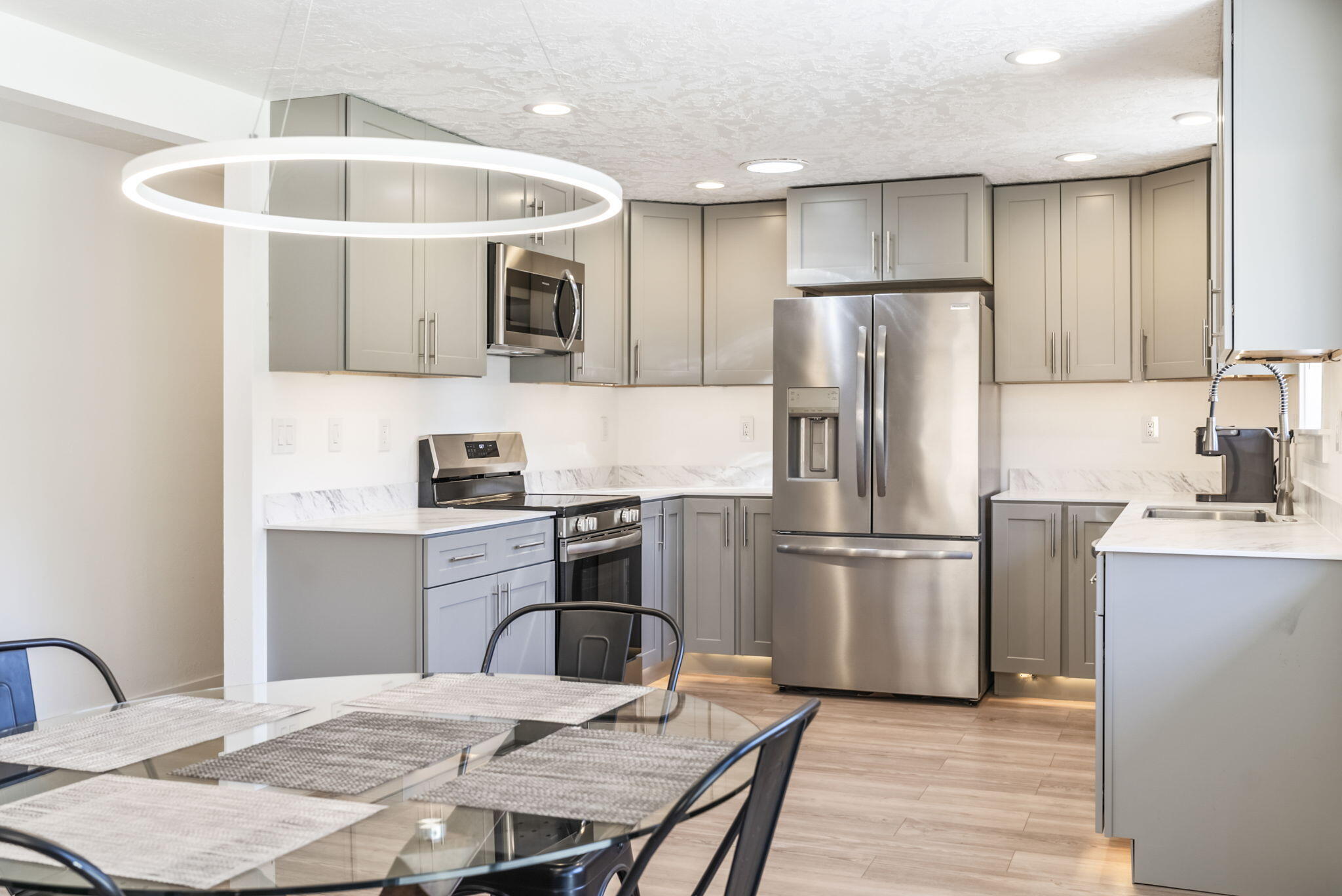 2010 SW Reindeer Avenue