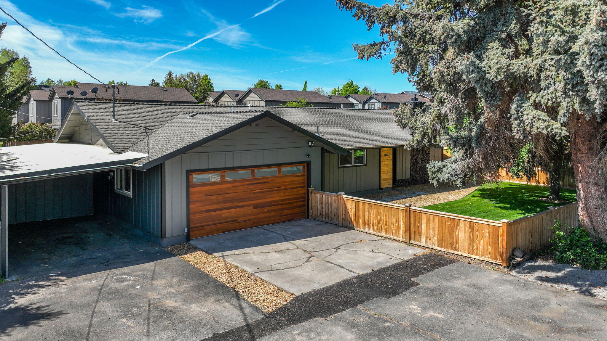 2010 SW Reindeer Avenue