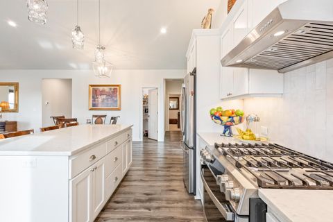 Tiny photo for 650 NE Union Loop, Prineville, OR 97754 (MLS # 220217802)