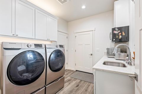 Tiny photo for 650 NE Union Loop, Prineville, OR 97754 (MLS # 220217802)