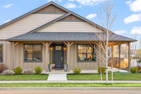 Tiny photo for 650 NE Union Loop, Prineville, OR 97754 (MLS # 220217802)