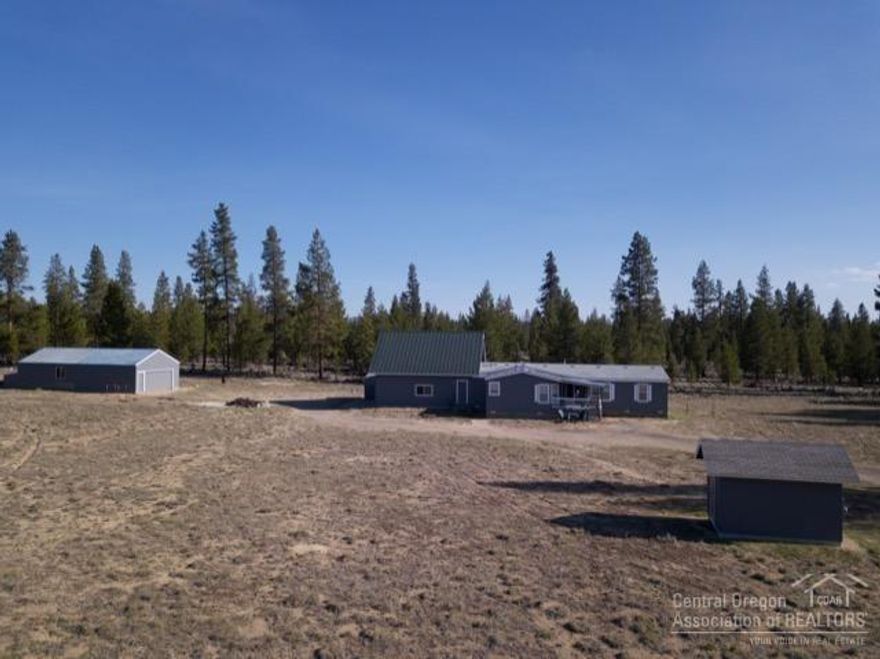 Reduced!Enjoy yourself in this spacious newly painted, 3 bedroom 2 bath home with Master Separation, on almost 3 acres that is backed by public land. Ride your horses or toys right out back. complete the attic & have a nice studio or hobby room. Large fenced acreage for your horses or other pets. Watch for the resident deer that meander through the area. Additional Detached Shop/Garage for the many projects you may wish to entertain. (Nursery,work shop etc)Water test and DEQ Test and Reports have been completed.