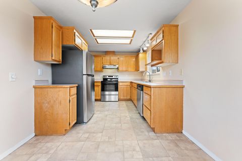 Tiny photo for 185 Independence Drive, Grants Pass, OR 97527 (MLS # 220212156)