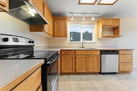 Tiny photo for 185 Independence Drive, Grants Pass, OR 97527 (MLS # 220212156)