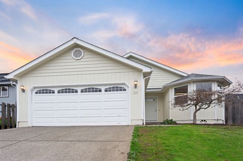 Photo of 185 Independence Drive, Grants Pass, OR 97527 (MLS # 220212156)