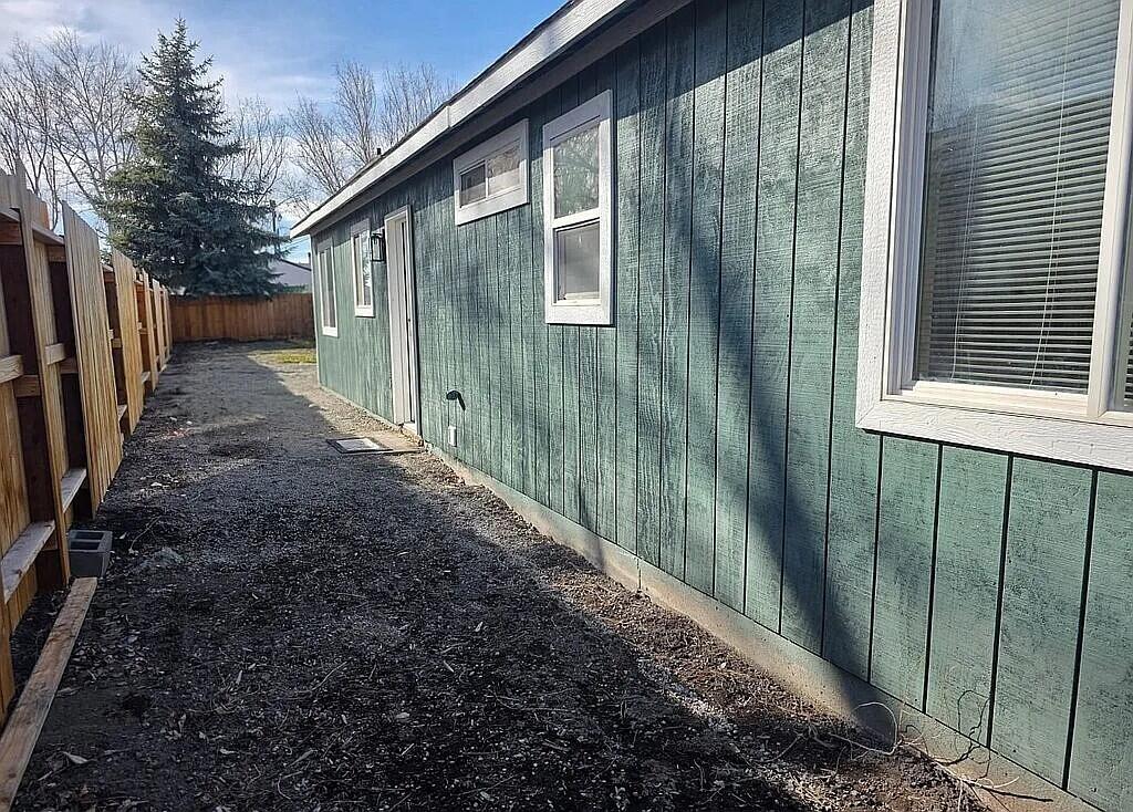 102 Ridgeview Street
