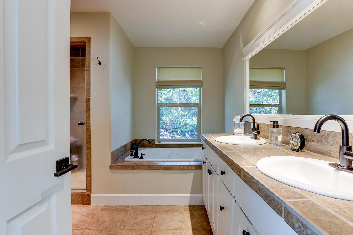 Hollygrape - Residential