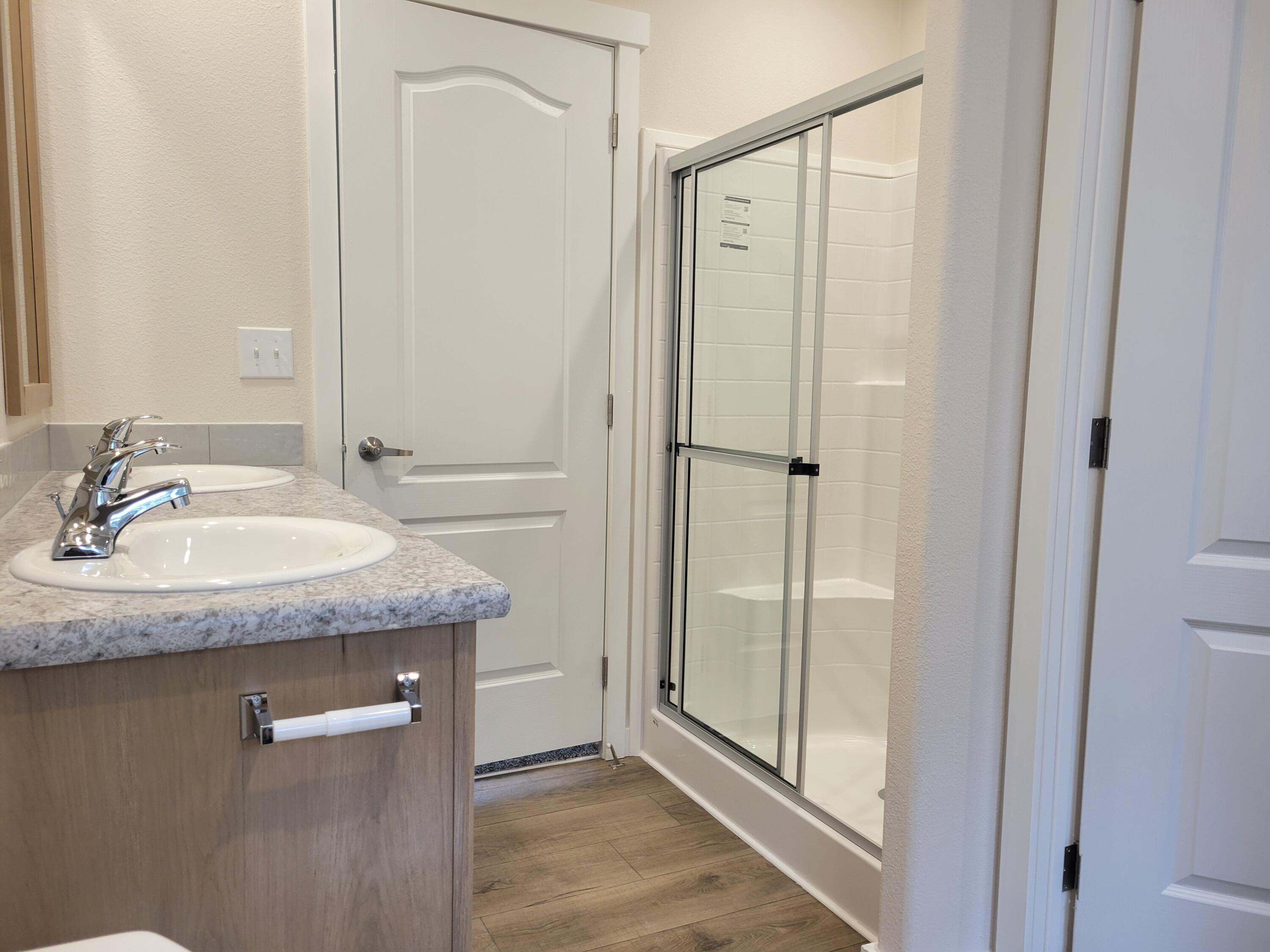 Los Pinos - Residential