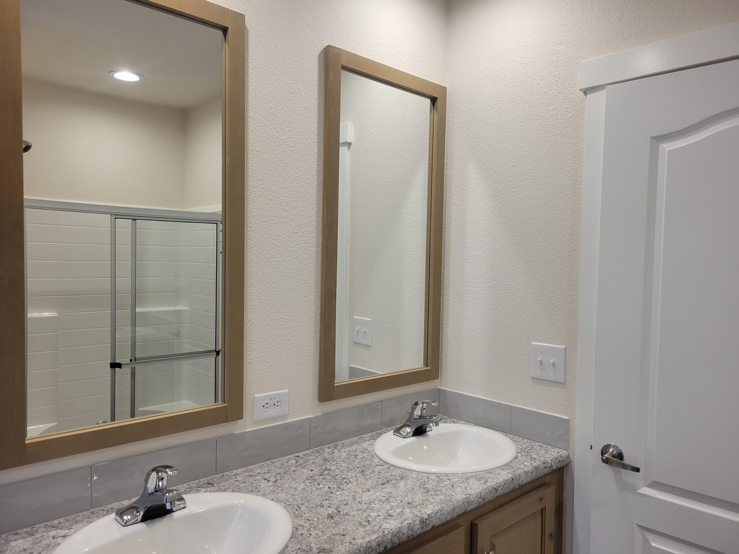 Los Pinos - Residential