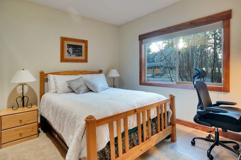 Tiny photo for 60786 Currant Way, Bend, OR 97702 (MLS # 220215352)