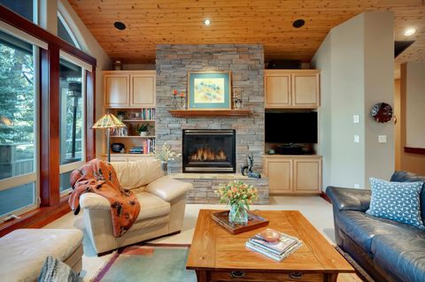 Tiny photo for 60786 Currant Way, Bend, OR 97702 (MLS # 220215352)