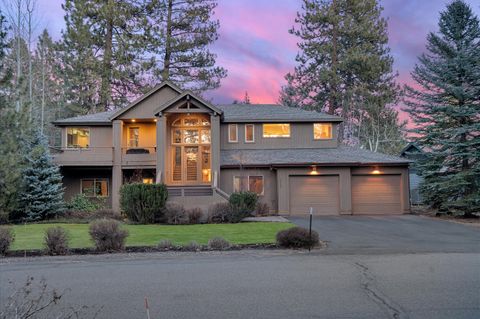 Tiny photo for 60786 Currant Way, Bend, OR 97702 (MLS # 220215352)