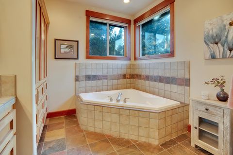 Tiny photo for 60786 Currant Way, Bend, OR 97702 (MLS # 220215352)