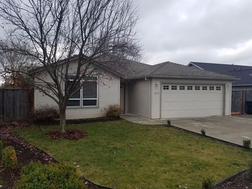 Move in ready!! This 3 bedroom, 2 baths home is ready to go. Vaulted ceilings, new carpet, newer hot water heater, fresh paint inside, all appliances included. Big back yard with views of surrounding mountains. Home is situated on a nice lot and offers a covered patio and 2 car attached garage. In ground sprinklers and more!!