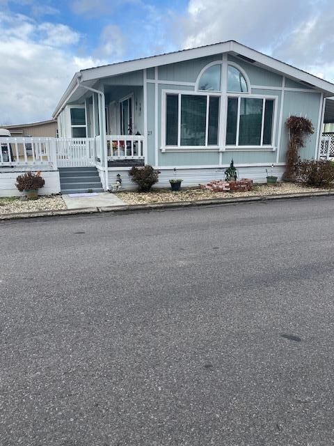 Photo of 4200 Summers Lane #UNIT 23, Klamath Falls, OR 97603 (MLS # 220214384)