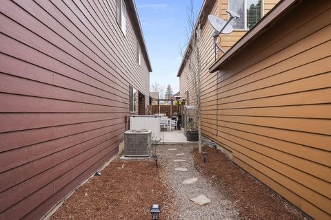 Tiny photo for 20483 Brentwood Avenue, Bend, OR 97702 (MLS # 220219886)