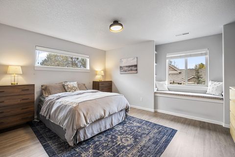 Tiny photo for 20483 Brentwood Avenue, Bend, OR 97702 (MLS # 220219886)
