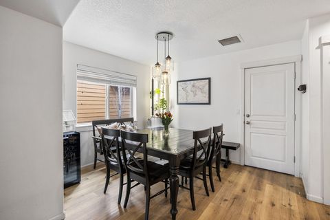 Tiny photo for 20483 Brentwood Avenue, Bend, OR 97702 (MLS # 220219886)