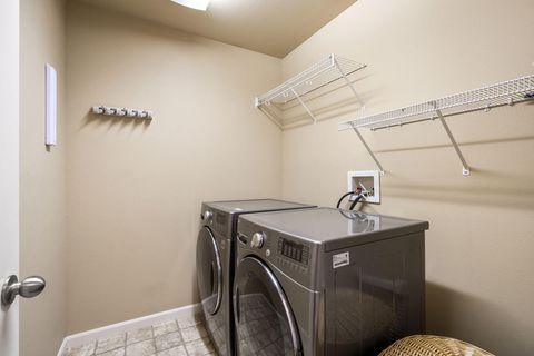 Tiny photo for 20483 Brentwood Avenue, Bend, OR 97702 (MLS # 220219886)