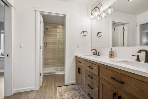 Tiny photo for 20483 Brentwood Avenue, Bend, OR 97702 (MLS # 220219886)