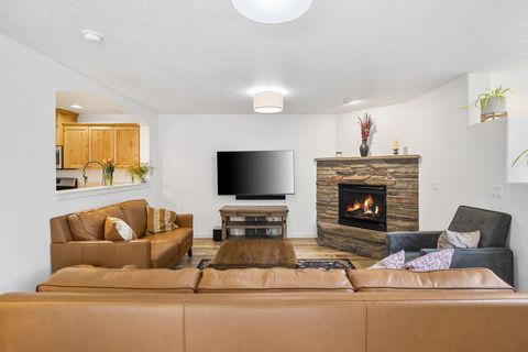 Tiny photo for 20483 Brentwood Avenue, Bend, OR 97702 (MLS # 220219886)