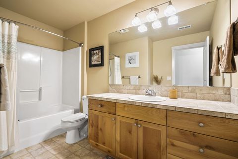 Tiny photo for 20483 Brentwood Avenue, Bend, OR 97702 (MLS # 220219886)
