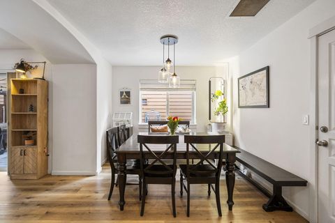 Tiny photo for 20483 Brentwood Avenue, Bend, OR 97702 (MLS # 220219886)