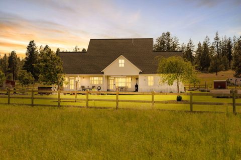 Tiny photo for 17150 Emerald Valley Road, Sisters, OR 97759 (MLS # 220221298)