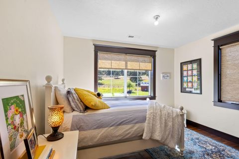 Tiny photo for 17150 Emerald Valley Road, Sisters, OR 97759 (MLS # 220221298)