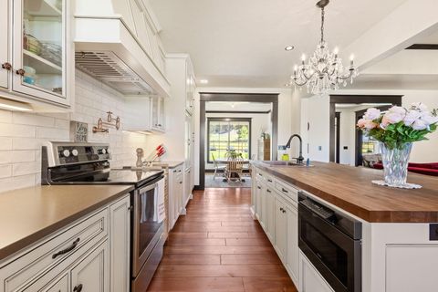 Tiny photo for 17150 Emerald Valley Road, Sisters, OR 97759 (MLS # 220221298)