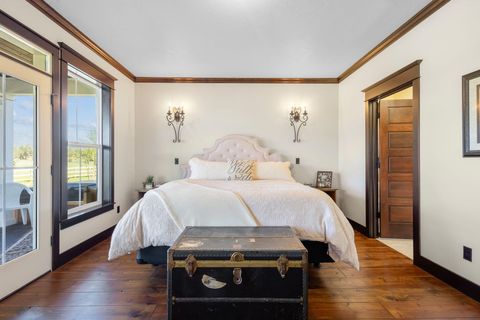 Tiny photo for 17150 Emerald Valley Road, Sisters, OR 97759 (MLS # 220221298)