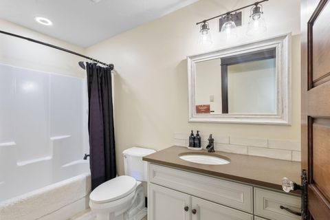Tiny photo for 17150 Emerald Valley Road, Sisters, OR 97759 (MLS # 220221298)